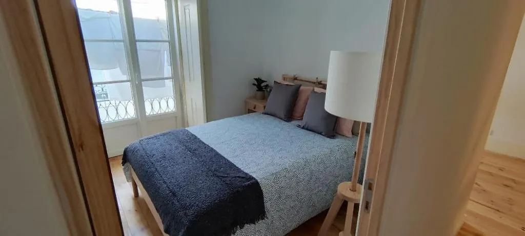 Quarto Com Varanda Na Rua Dos Douradores Lisbon