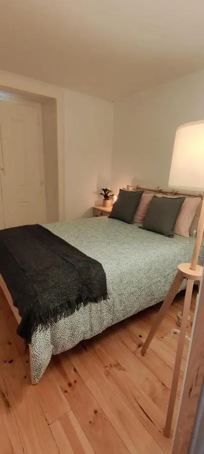 Quarto Com Varanda Na Rua Dos Douradores Lisbon 0*,