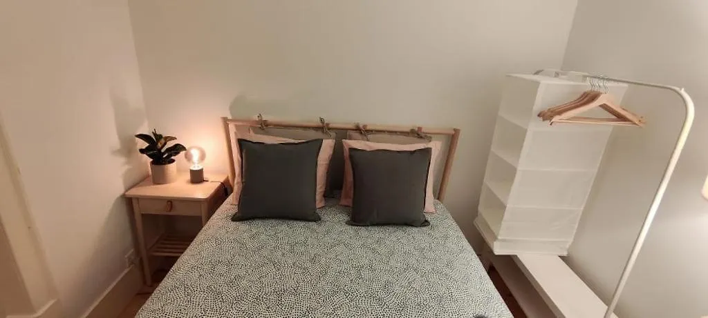 Quarto Com Varanda Na Rua Dos Douradores Lisbon